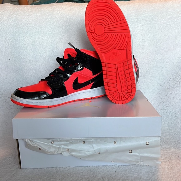 Womens Jordan 1 Retro. - Picture 3 of 9